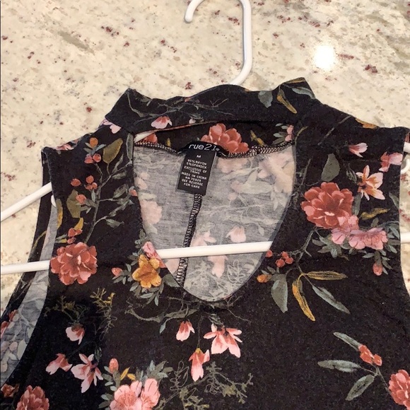 Flowered dress - Picture 4 of 4